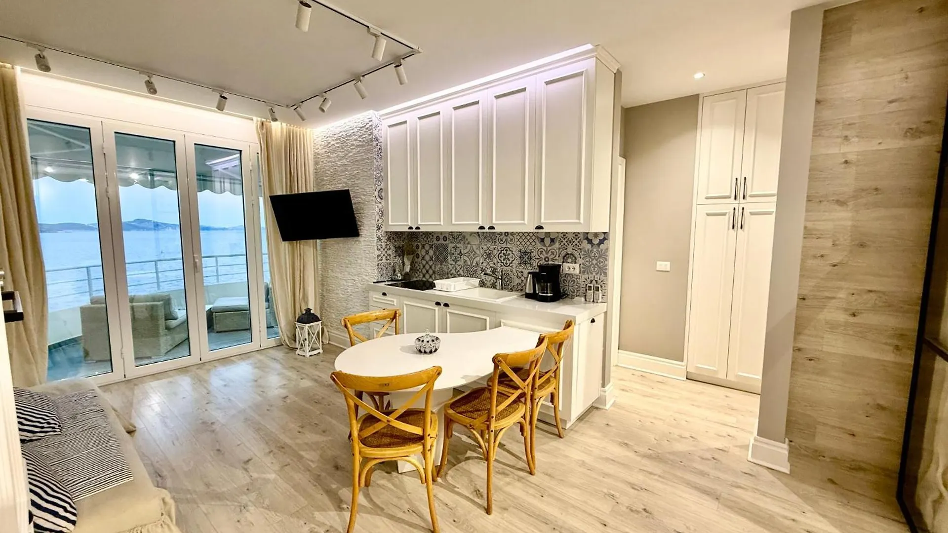 Limani Luxury Apartments Beachfront Sarande